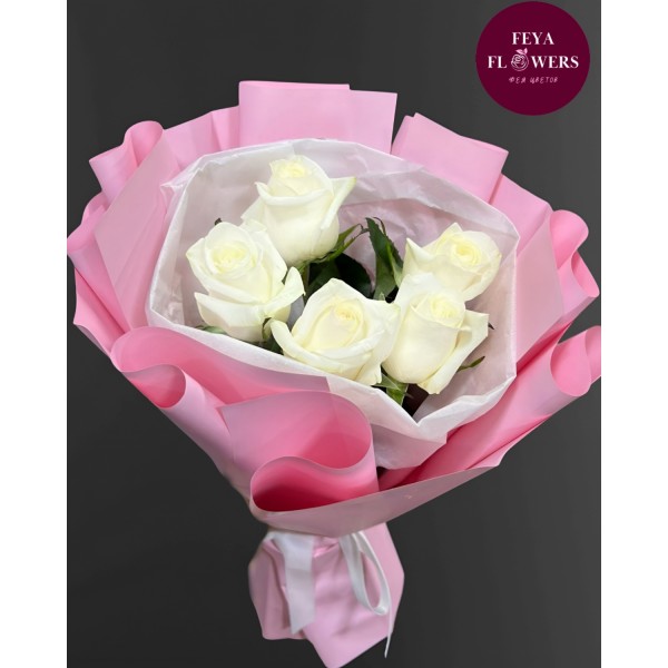 Букет из 5 белых роз